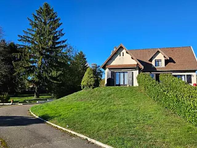 Bourgoin Jallieu 38300 Achat / Vente maison 6 pièces t6 au dernier étage cave