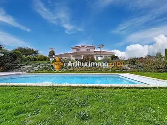 Bourgoin Jallieu 38300 Achat / Vente maison 6 pièces t6 au dernier étage piscine