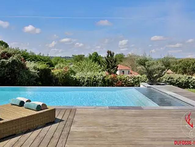 Bourgoin Jallieu 38300 Achat / Vente maison 8 pièces t8 au dernier étage
