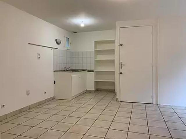 Bourgoin Jallieu 38300 Achat / Vente appartement 2 pièces t2 au dernier étage cave