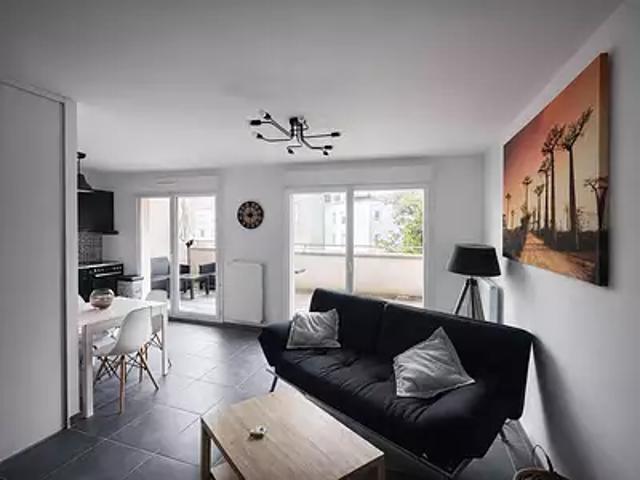 Bourgoin Jallieu 38300 Achat / Vente appartement 2 pièces t2 au dernier étage terrasse