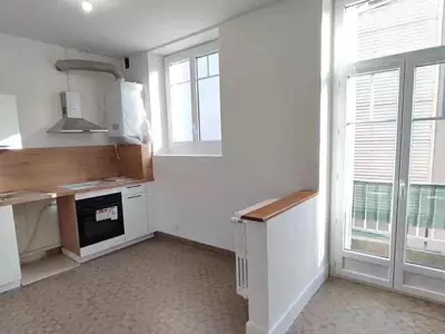 Bourgoin Jallieu 38300 Location appartement 3 pièces t3 au dernier étage