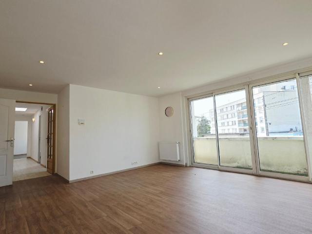 BOURGES APPARTEMENT 88M² 3 CHAMBRES BALCON PARKING