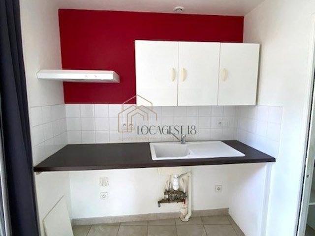 BOURGES CATHEDRALE APT T1 COUR PRIVATIVE