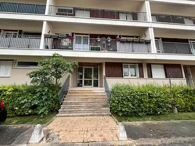 Bourges 18000 Achat / Vente appartement 4 pièces t4 au dernier étage parking