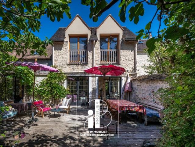 BOURRON MARLOTTE Propriété de deux maisons en pierre de 240 m² sur un terrain de 1096 m²