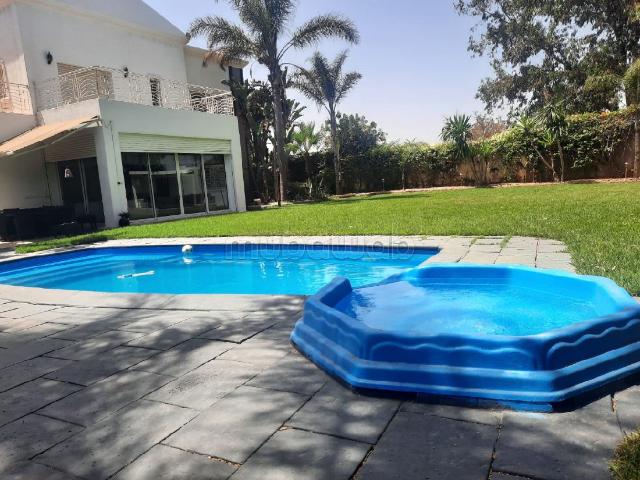 Bouskoura villa individuelle a vendre 2000 m2, piscine belle reception. 4 chambres