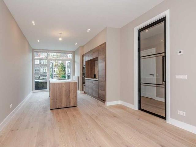 Bovenwoning appartement met open portiek te huur in Den Haag
