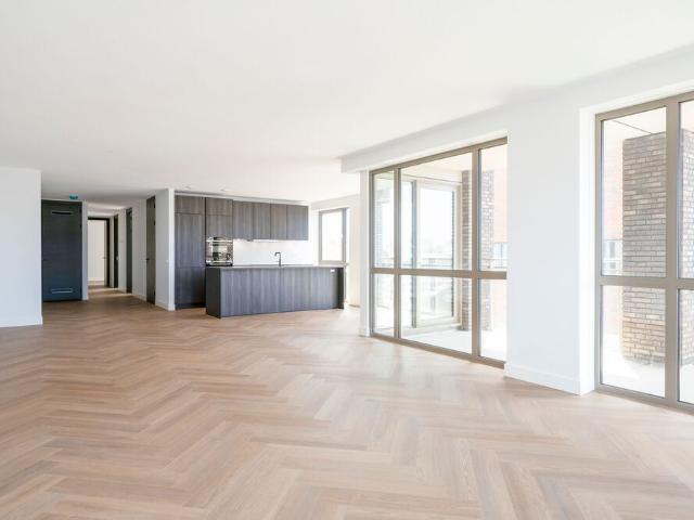 Bovenwoning appartement met open portiek te huur in Den Haag