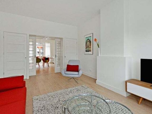 Bovenwoning appartement met open portiek te huur in Den Haag