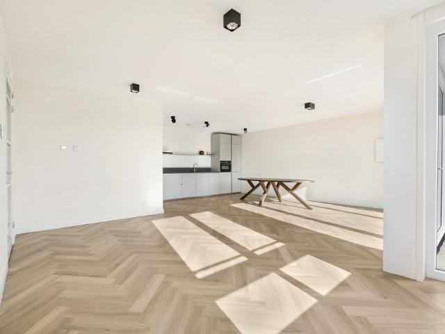 Bovenwoning appartement met open portiek te huur in Den Haag