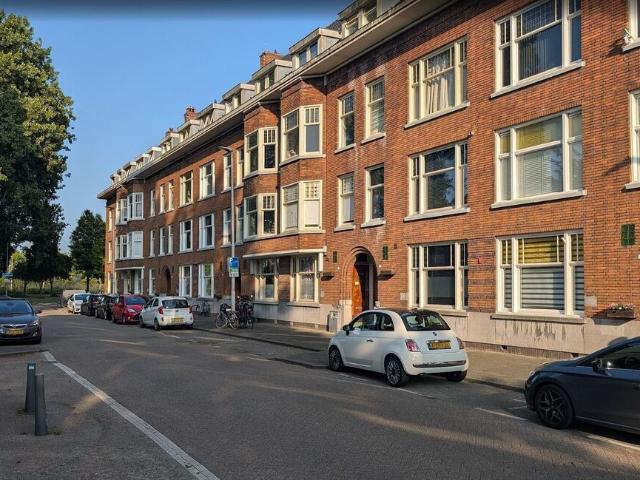 Bovenwoning dubbel bovenhuis met open portiek te huur in Rotterdam
