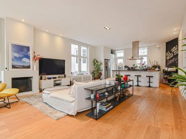 Bovenwoning dubbel bovenhuis te huur in Den Haag