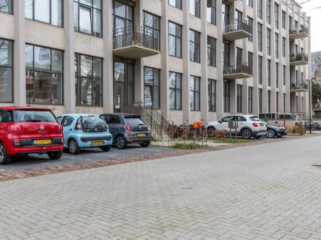 Bovenwoning open portiek te huur in Den Haag