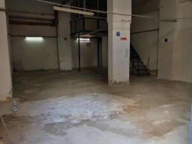 Box 100mq tetti alti carrabile via d'amelio