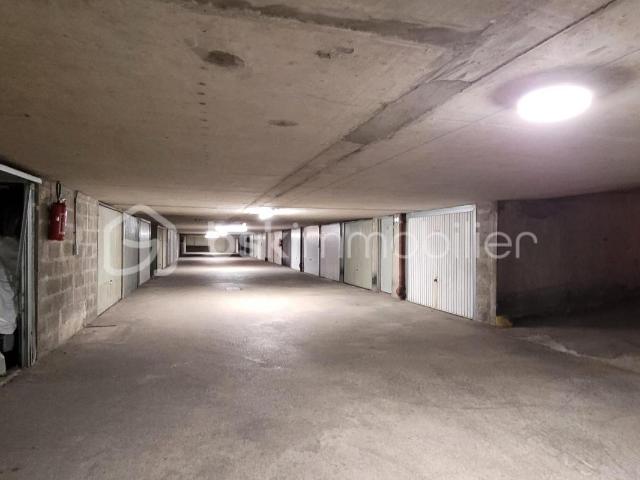 BOX 20 m2 en sous sol