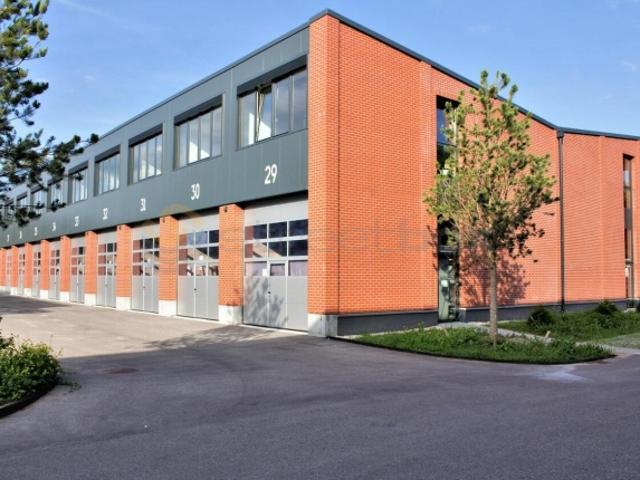 Box à l'étage de 100m2