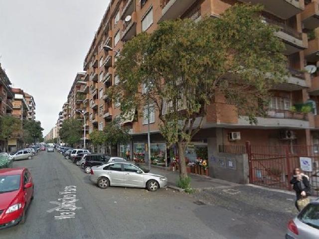 Box/Garage 21mq in vendita a Roma