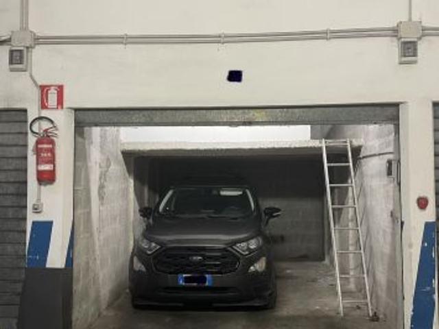 Box auto 16 mq + soppalco deposito 10 mq via dei colombi, Roma