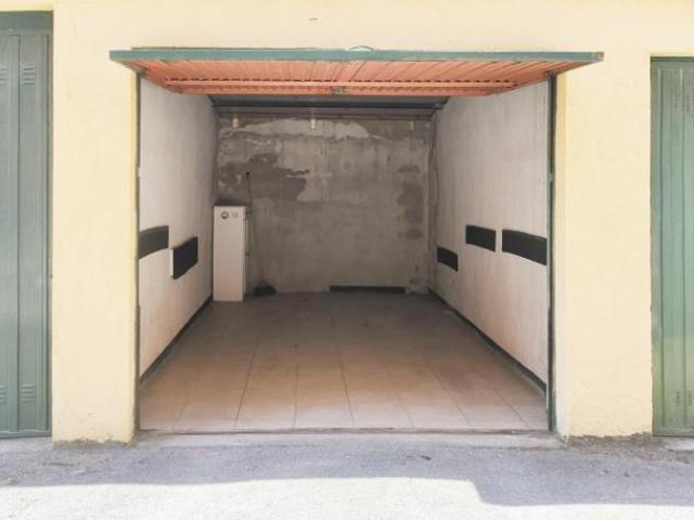 BOX AUTO in vendita al piano terra
