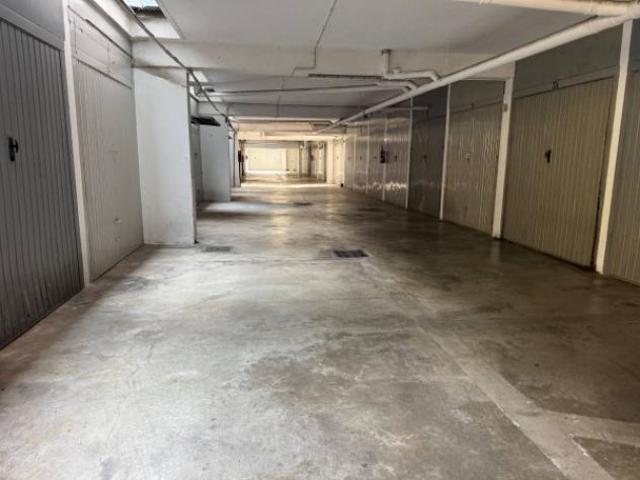 Box / Garage di 14 m in vendita a Milano
