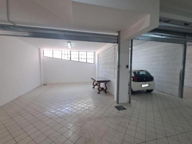 Box / Garage di 14 m in vendita a Roma