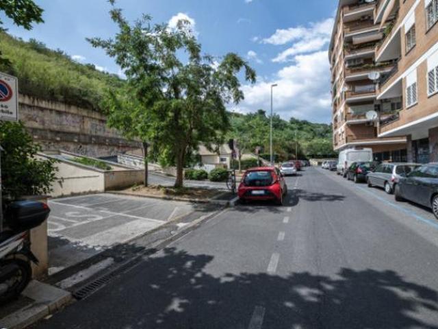 Box / Garage di 15 m in vendita a Roma [rif. DV 9684]
