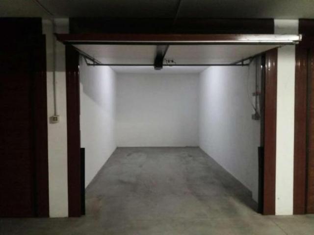 Box / Garage di 19 m in vendita a Milano