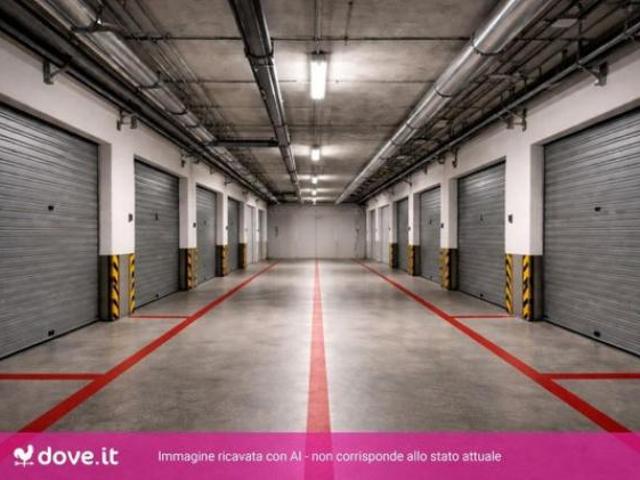 Box / Garage di 13 m in vendita a Roma