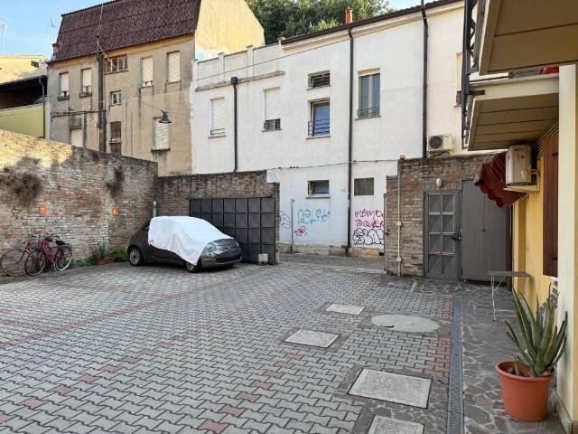 Box / Garage in affitto a Ferrara FE