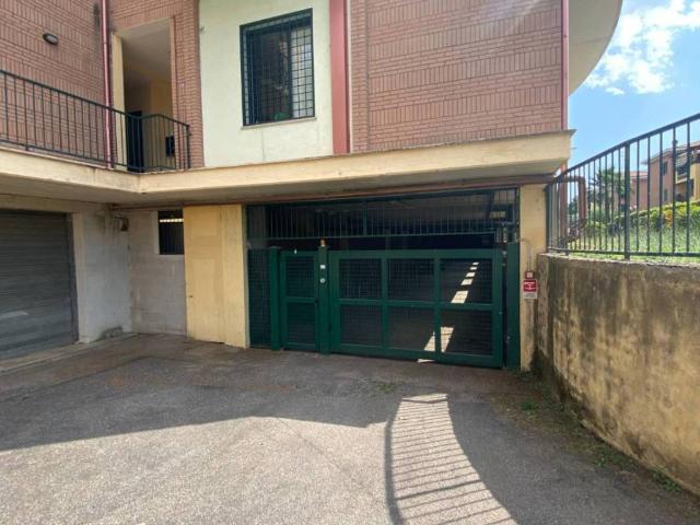Box / Garage in affitto a Guidonia Montecelio RM