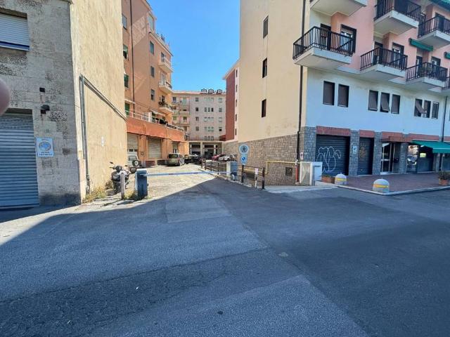 Box / Garage in affitto a Imperia IM