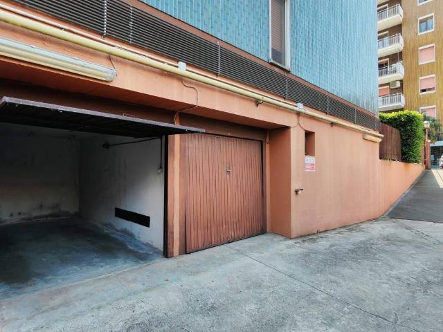 Box / Garage in affitto a Opera MI