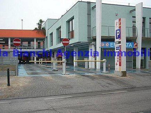 Box / Garage in vendita a Pesaro PU