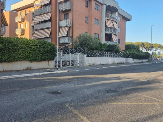 Box / Garage in affitto a Roma RM
