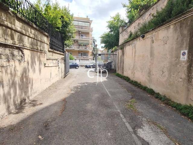 Box / Garage in affitto a Roma RM