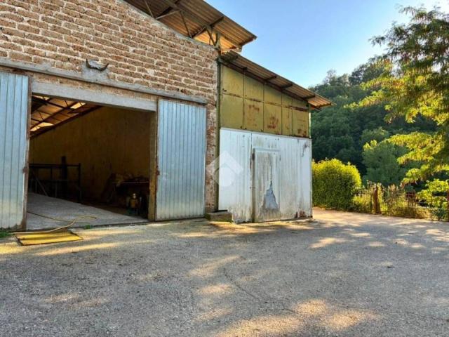 Box / Garage in affitto a Selci RI