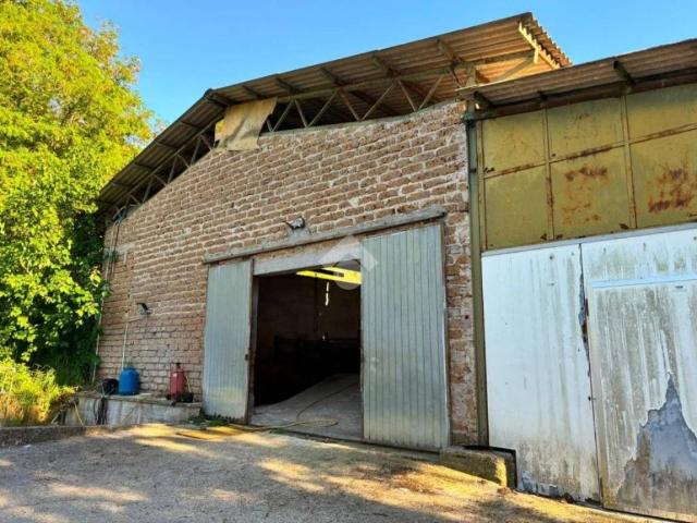 Box / Garage in affitto a Selci RI
