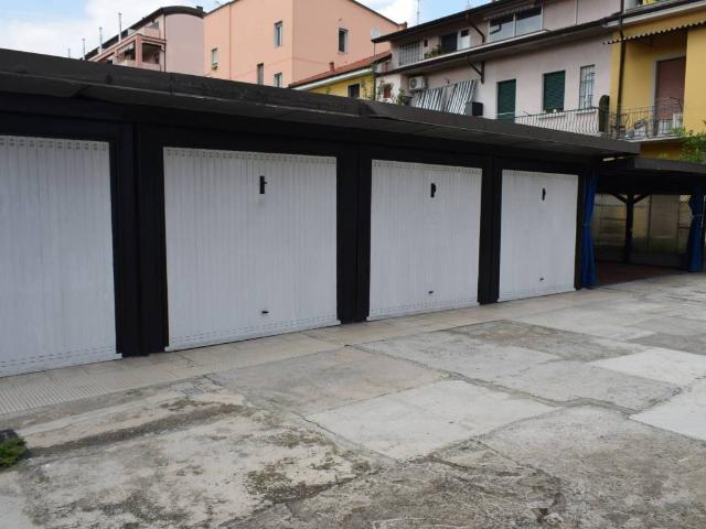 Box / Garage in affitto a Sesto San Giovanni MI