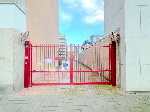 Box / Garage in affitto a Sesto San Giovanni MI