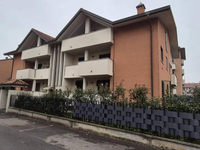 Box / Garage in affitto a Solaro MI