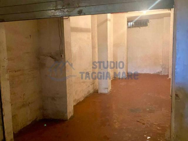 Box / Garage in vendita a Taggia IM