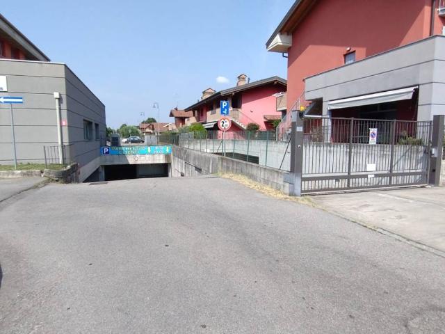 Box / Garage in vendita a Terno d'Isola BG