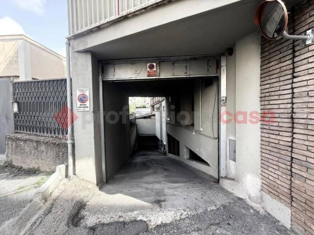 Box / Garage in vendita a Tivoli RM