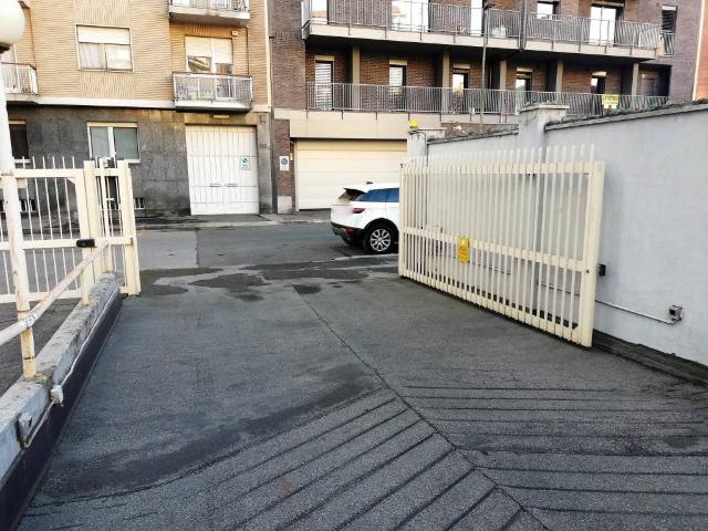 Box / Garage in vendita a Torino TO