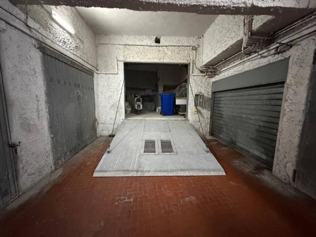 Box / Garage in vendita a Torre del Greco NA