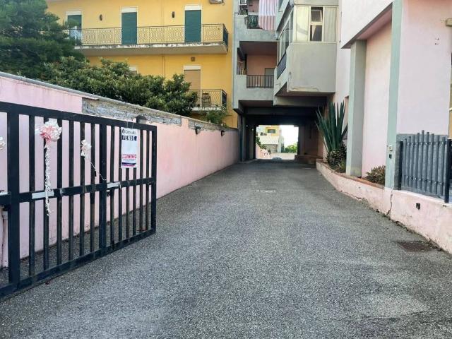 Box / Garage in vendita a Torregrotta ME