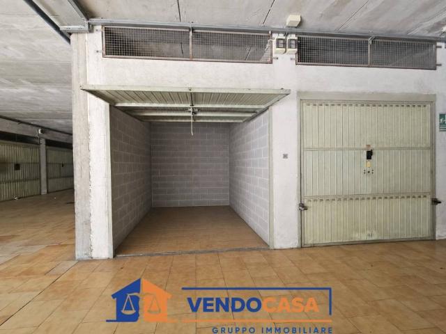 Box / Garage in vendita a Trofarello TO