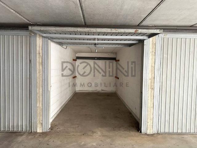 Box / Garage in vendita a Tradate VA
