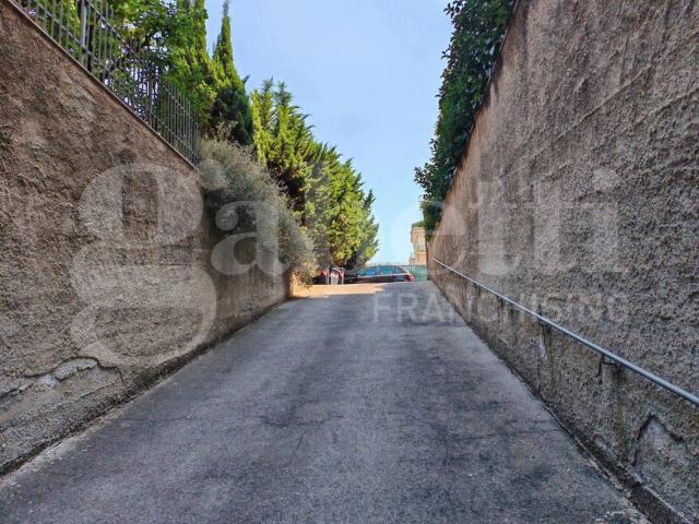 Box / Garage in vendita a Trani BT